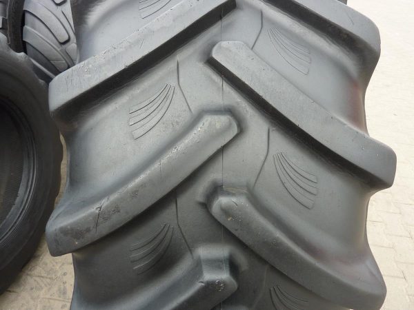 Opona używana rolnicza 600/70R30 GRI GREEN XLR70; 2000zł W3944 - obrazek 3