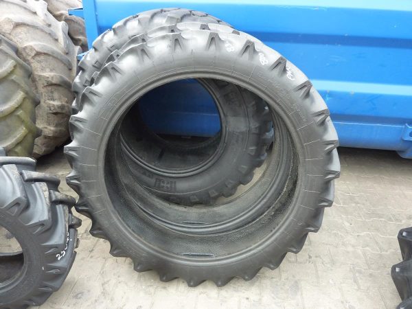 2x Opona używana rolnicza 8.3-32 CONTINENTAL AS FARMER 400zł W3947 - obrazek 2