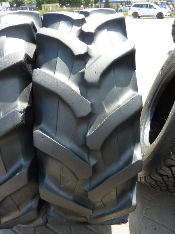2x Opona używana rolnicza 300/70R20 PIRELLI TM700 450zł W3959 - obrazek 6