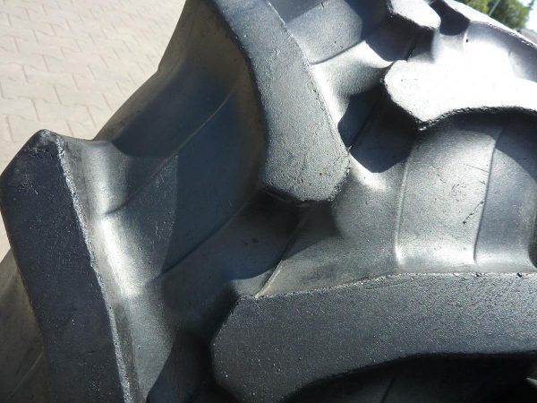 2x Opona używana rolnicza 300/70R20 PIRELLI TM700 450zł W3959 - obrazek 7