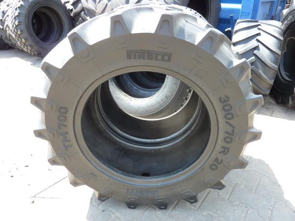 2x Opona używana rolnicza 300/70R20 PIRELLI TM700 450zł W3959 - obrazek 2