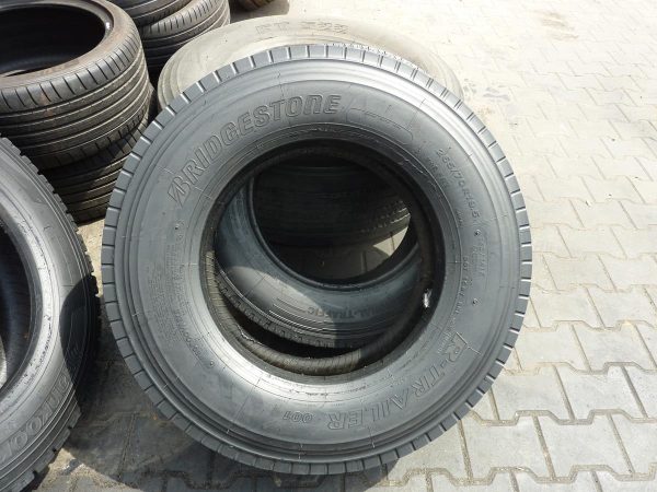 Opona używana ciężarowa 265/70R19.5 BRIDGESTONE R-TRAILER 500zł C2305 - obrazek 2