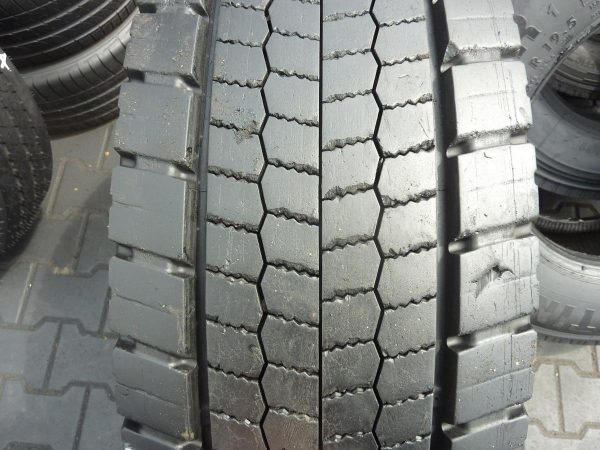 Opona używana ciężarowa 295/55R22.5 HANKOOK DL10+V 700zł C2307 - obrazek 3