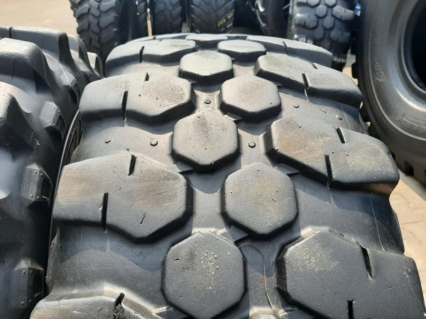 2x Opona używana przemysłowa 460/70R24 17.5R24 MICHELIN 1400zł W4478 - obrazek 4
