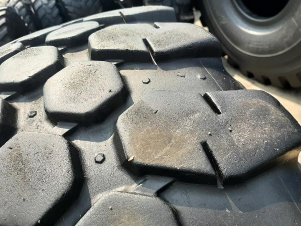 2x Opona używana przemysłowa 460/70R24 17.5R24 MICHELIN 1400zł W4478 - obrazek 5