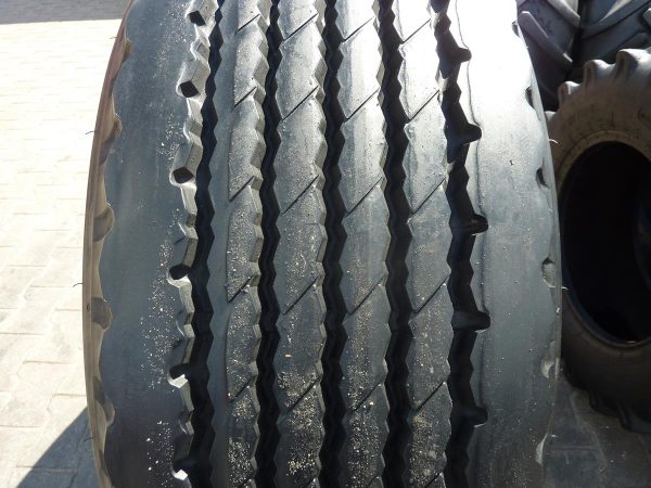 Opona używana ciężarowa 425/65R22.5 BRIDGESTONE R164; 700zł C2315 - obrazek 4