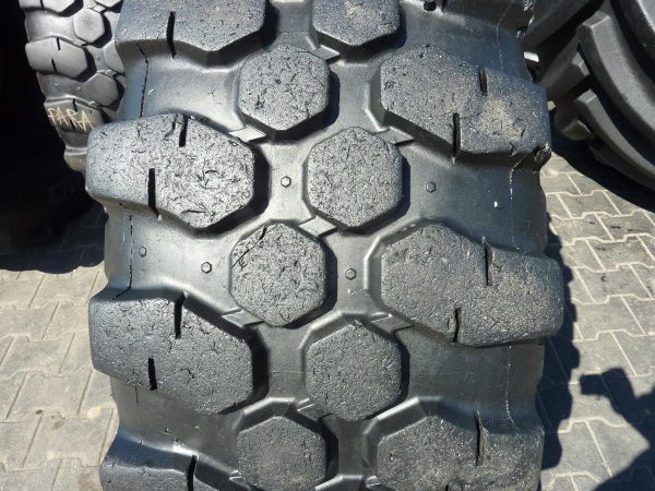 2x Opona używana przemysłowa 460/70R24 17.5R24 MICHELIN 1400zł W4020 - obrazek 4