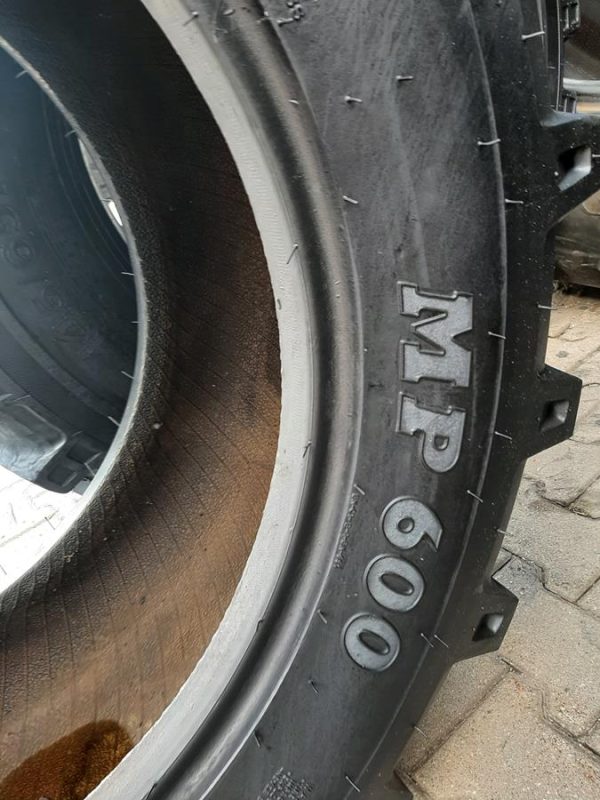 Opona używana 400/70-24 16.0/70-24 BKT MP600; 1300zł W4069 - obrazek 4
