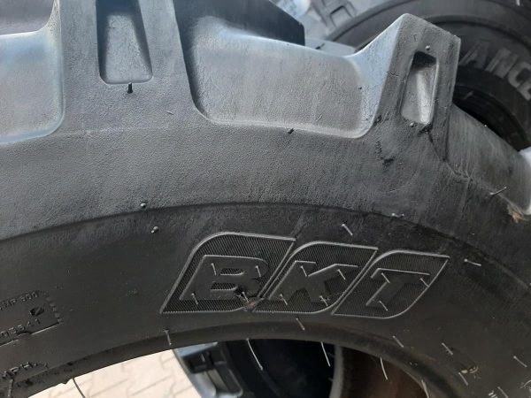 Opona używana 400/70-24 16.0/70-24 BKT MP600; 1300zł W4069 - obrazek 5