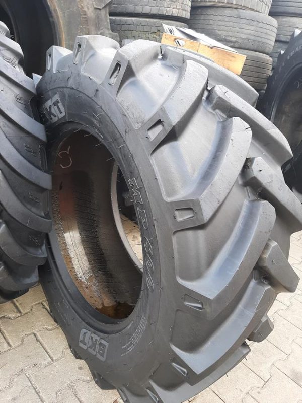 Opona używana 400/70-24 16.0/70-24 BKT MP600; 1300zł W4069 - obrazek 9