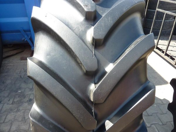 Opona używana rolnicza 600/65R28 BRIDGESTONE VT TRACTOR 2500zł W4058 - obrazek 4