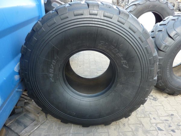 Opona używana przemysłowa 24R20.5 UNIMAX GLF02; 1900zł W4059 - obrazek 2