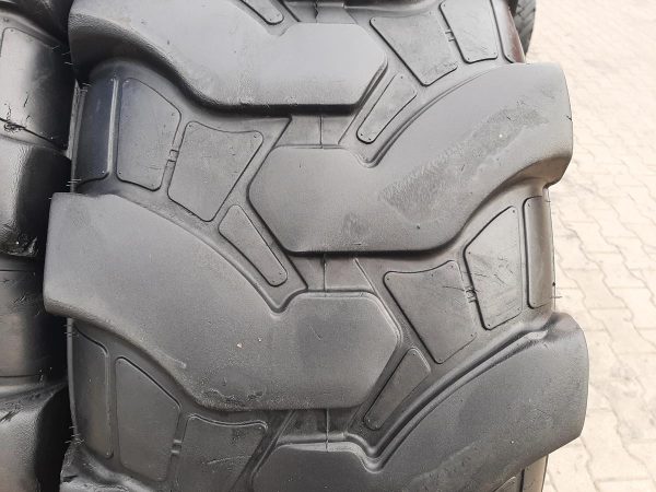 4x Opona używana przemysłowa 440/80-24 16.9-24 CAMSO MPT 732; 500zł W4087 - obrazek 5