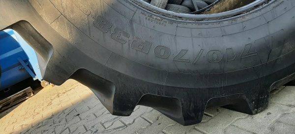 Opona używana rolnicza  710/70R38 FIRESTONE MAXI TRACTION 1800zł W4104 - obrazek 3
