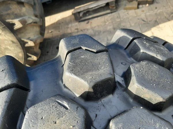 Opona używana przemysłowa 460/70R24 17.5R24 MICHELIN BIBLOAD 2000zł W4109 - obrazek 6