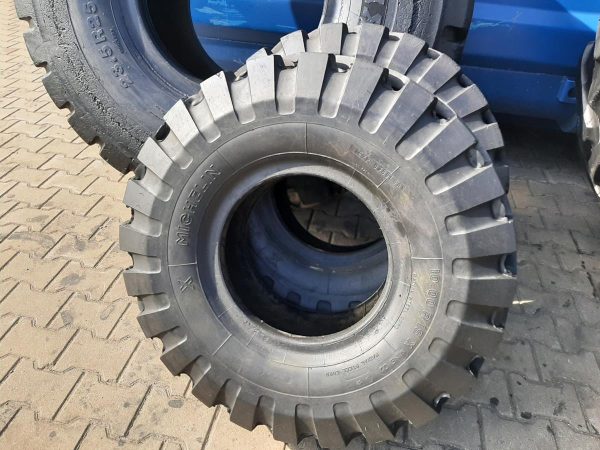 2x Opona używana przemysłowa 10.00R15 MICHELIN X MINE D2; 500zł W4113 - obrazek 2