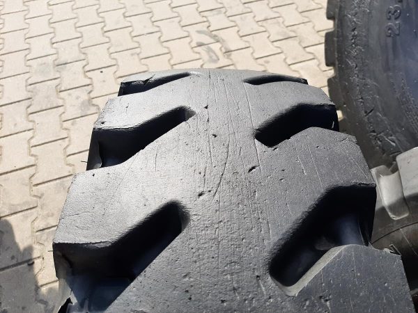 2x Opona używana przemysłowa 10.00R15 MICHELIN X MINE D2; 500zł W4113 - obrazek 5