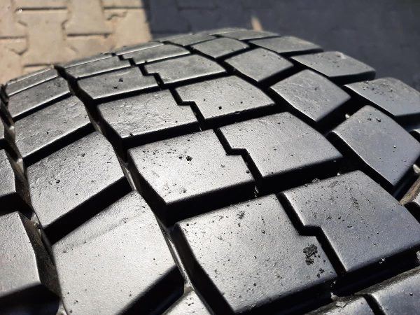 Opona używana ciężarowa 315/80R22.5 BRIDGESTONE  700zł C2350 - obrazek 6