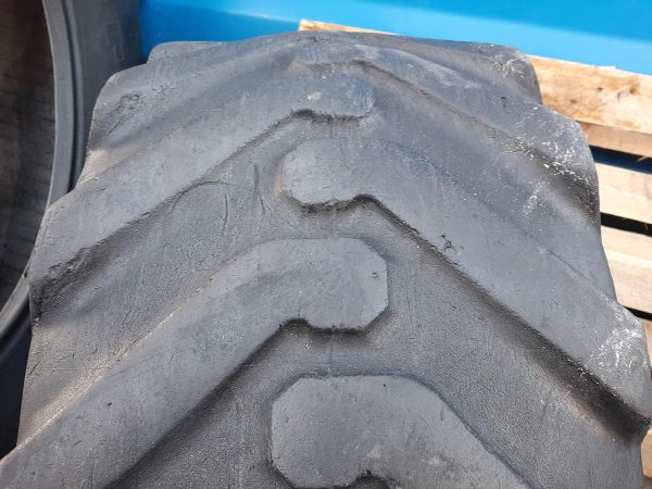 Opona używana 400/70-20 16.0/70-20 ; 400/70R20 MICHELIN 700zł W4142 - obrazek 7