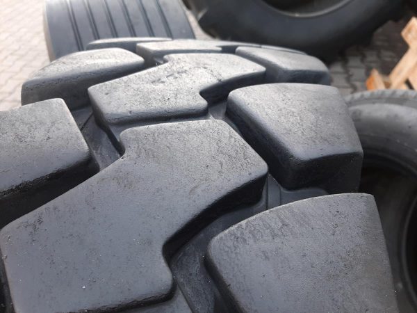 Opona używana przemysłowa 11.00-20 KENDA KINETICS K610 500zł W4144 - obrazek 9