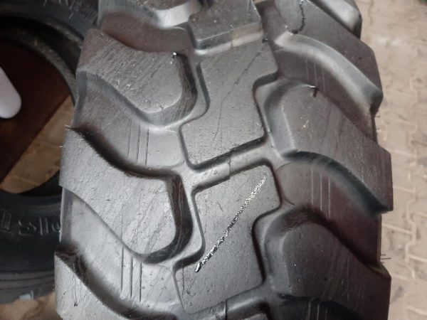 Opona używana przemysłowa 405/70R20 ; 16/70R20 GALAXY MULTITOUGH 800zł W4159 - obrazek 4