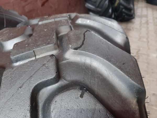 Opona używana przemysłowa 405/70R20 ; 16/70R20 GALAXY MULTITOUGH 800zł W4159 - obrazek 5
