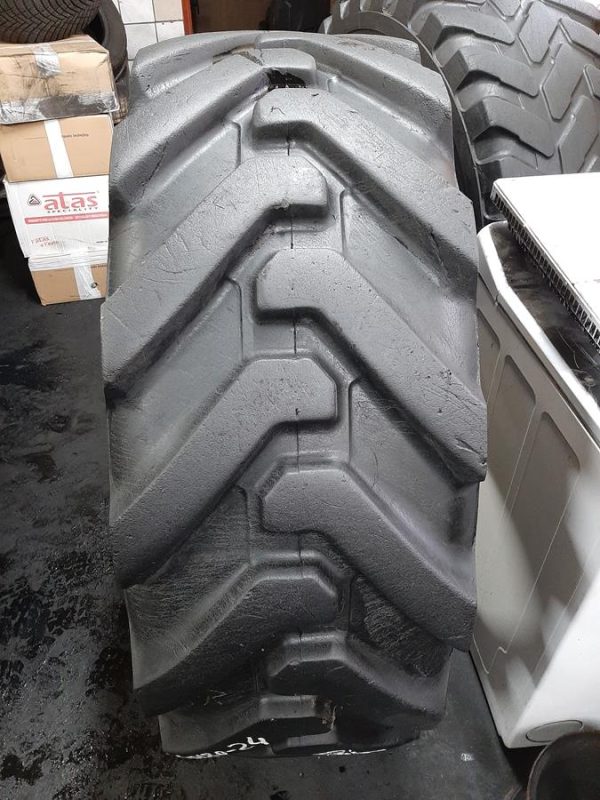 Opona używana 440/80-24 17.8/80-24 ; 440/80R24 BKT 1000zł W4174
