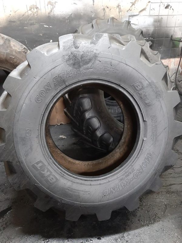 Opona używana 440/80-24 17.8/80-24 ; 440/80R24 BKT 1000zł W4174 - obrazek 2