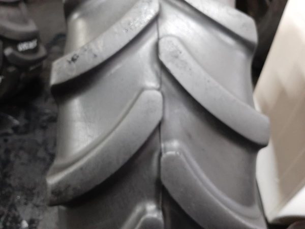 Opona używana rolnicza 320/70R24 FIRESTONE PERFORMER 70; 600zł W4175 - obrazek 5