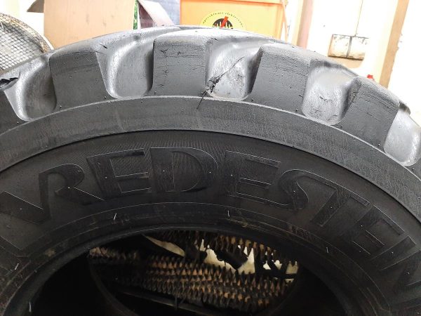 Opona używana przemysłowa 460/70R24 ; 17.5R24 VREDESTEIN 800zł W4177 - obrazek 8