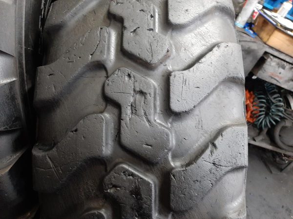 2x Opona używana przemysłowa 405/70R24 MITAS EM-01; 950zł(szt.) W4180 - obrazek 3