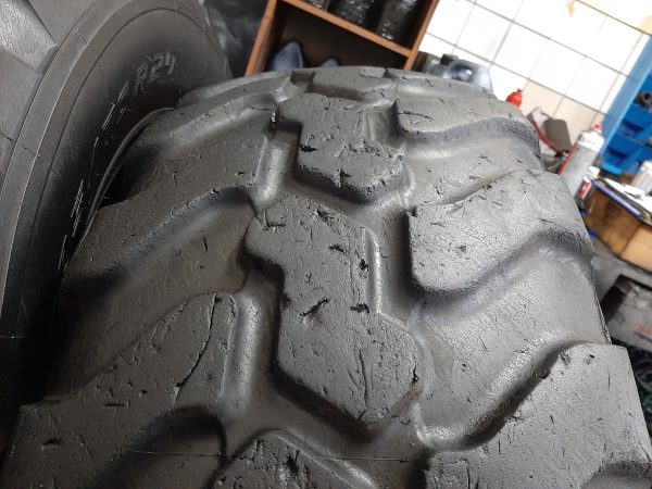 2x Opona używana przemysłowa 405/70R24 MITAS EM-01; 950zł(szt.) W4180 - obrazek 4