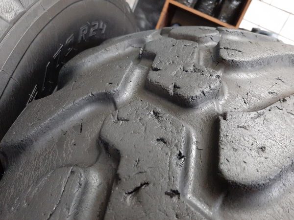 2x Opona używana przemysłowa 405/70R24 MITAS EM-01; 950zł(szt.) W4180 - obrazek 6