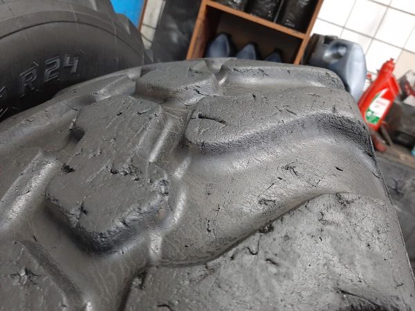 2x Opona używana przemysłowa 405/70R24 MITAS EM-01; 950zł(szt.) W4180 - obrazek 9