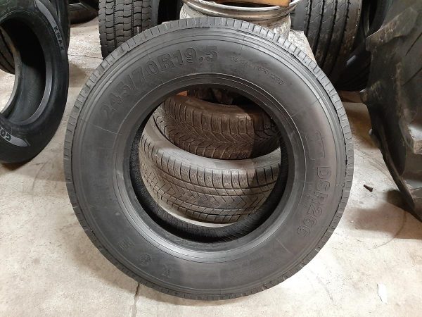 Opona używana ciężarowa 245/70R19.5 DOUBLE STAR DSR266 400zł C2382 - obrazek 2