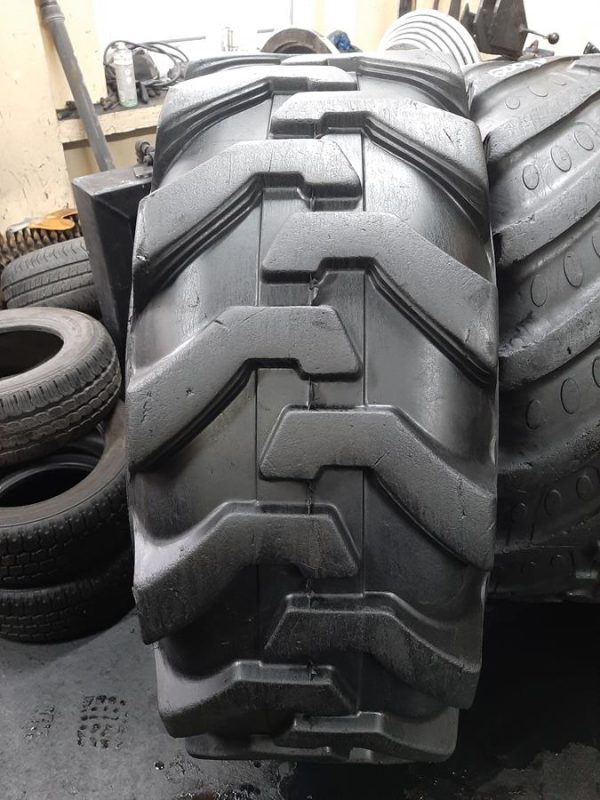 Opona używana przemysłowa 440/80-24 16.9-24 CAMSO BACKHOE 1000zł W4168