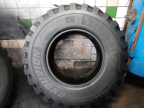 Opona używana przemysłowa 460/70R24 VREDESTEIN ENDURION 1200zł W4181 - obrazek 2
