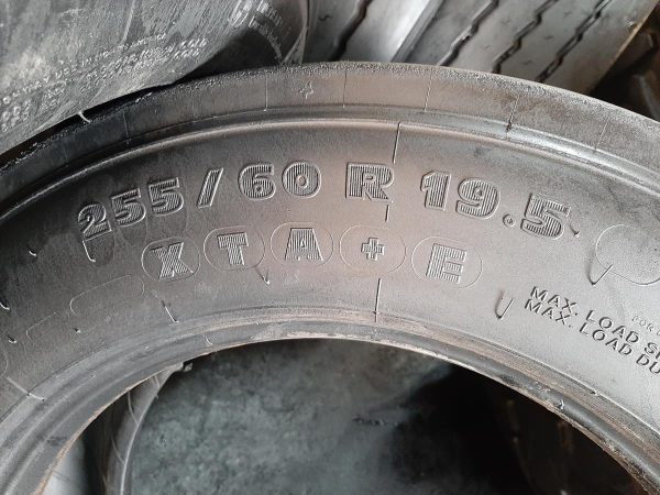 2x Opona używana ciężarowa 255/60R19.5 MICHELIN MAXI TRAILER XTA +E 350zł C2393 - obrazek 2