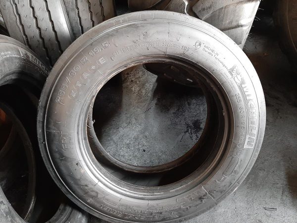 2x Opona używana ciężarowa 255/60R19.5 MICHELIN MAXI TRAILER XTA +E 350zł C2393 - obrazek 4