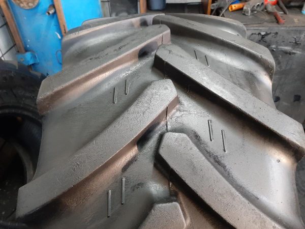 Opona używana rolnicza 480/64R24 CULTOR RD-03 900zł W4196 - obrazek 4