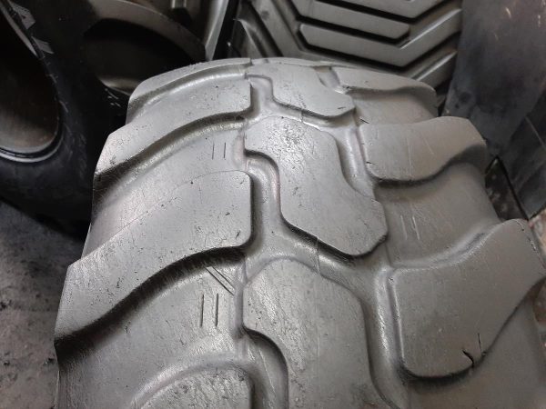 Opona używana przemysłowa 405/70R18 ; 15.5/70R18 DUNLOP 600zł W4197 - obrazek 11