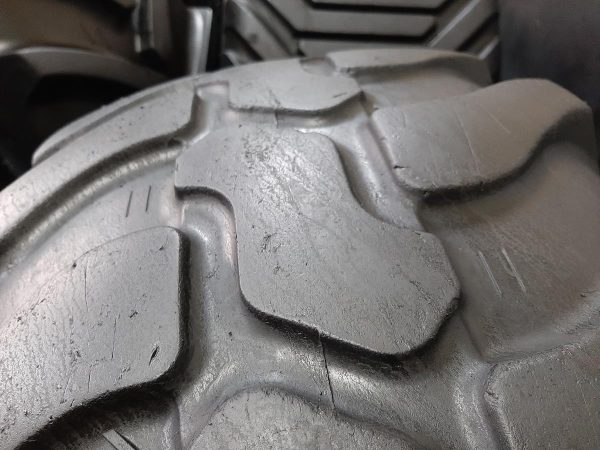 Opona używana przemysłowa 405/70R18 ; 15.5/70R18 DUNLOP 600zł W4197 - obrazek 9