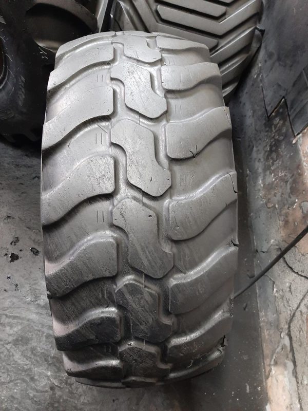 Opona używana przemysłowa 405/70R18 ; 15.5/70R18 DUNLOP 600zł W4197