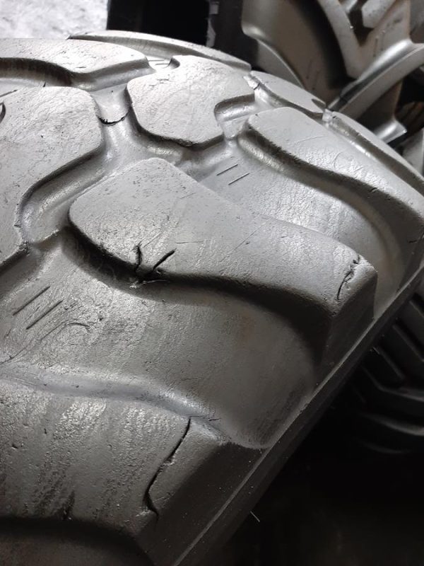 Opona używana przemysłowa 405/70R18 ; 15.5/70R18 DUNLOP 600zł W4197 - obrazek 4