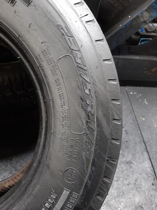 2x Opona używana ciężarowa 235/75R17.5 PIRELLI ST 01 350zł C2396 - obrazek 3