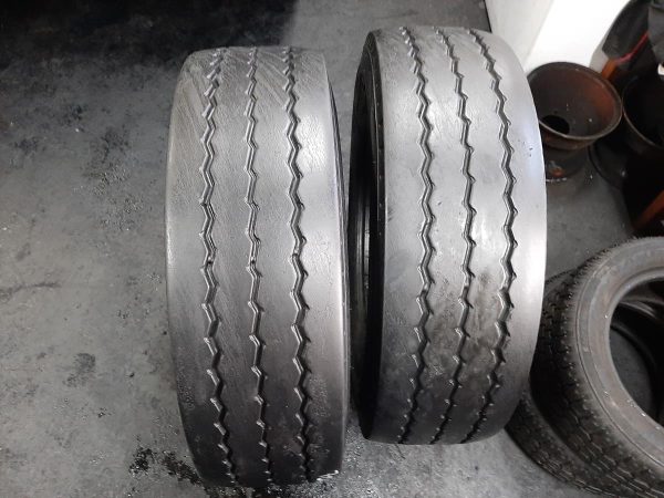 2x Opona używana ciężarowa 235/75R17.5 PIRELLI ST 01 350zł C2396
