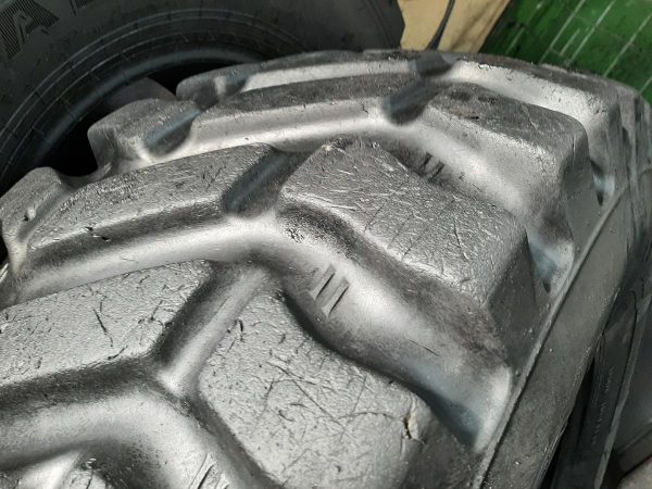 Opona używana przemysłowa 405/70R18 GOODYEAR POWERLOAD 750zł W4199 - obrazek 6