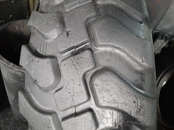 Opona używana przemysłowa 405/70R20 16/70R20 GALAXY MULTITOUGH 700zł W4200 - obrazek 5
