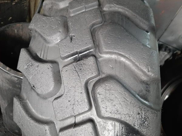 Opona używana przemysłowa 405/70R20 16/70R20 GALAXY MULTITOUGH 700zł W4200 - obrazek 4