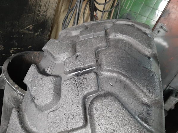 Opona używana przemysłowa 405/70R20 16/70R20 GALAXY MULTITOUGH 700zł W4200 - obrazek 6